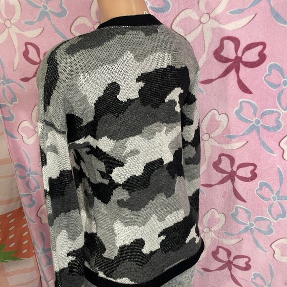 Kirra Camo Black & Multicolor Gray Grunge Streetwear Sweater Size Small - Picture 6 of 7